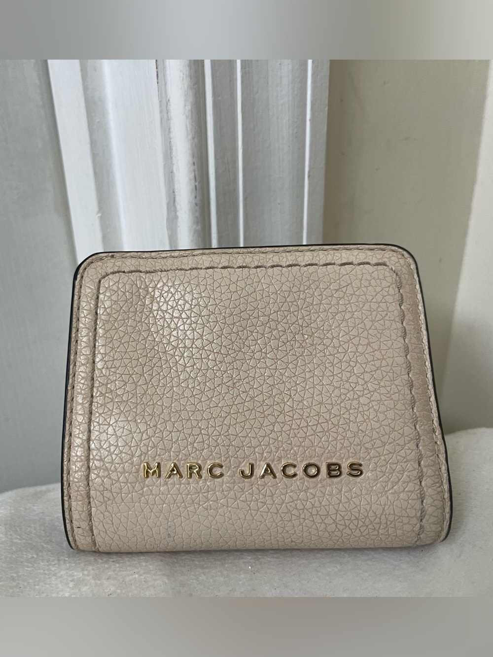 Marc Jacobs Neutral Pebbled Leather Compact Wallet with Gold Logo